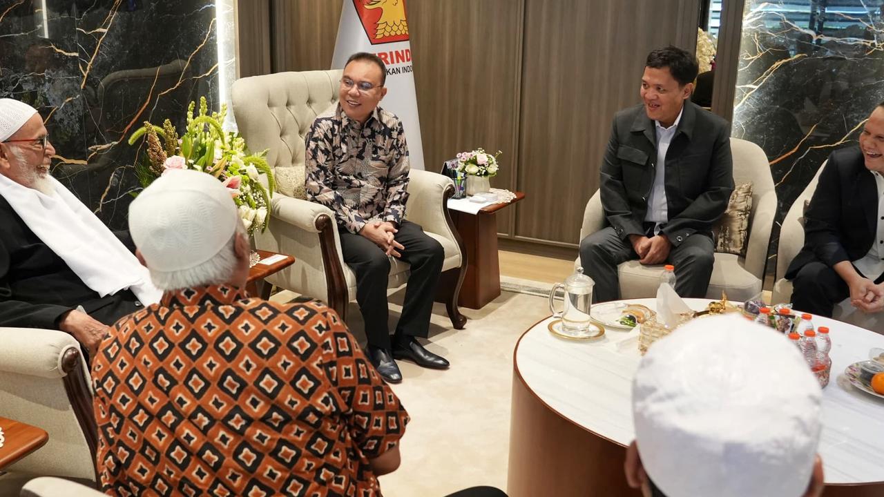 Baik Dasco ataupun Abu Bakar tampak menikmati pertemuan yang berlangsung hangat