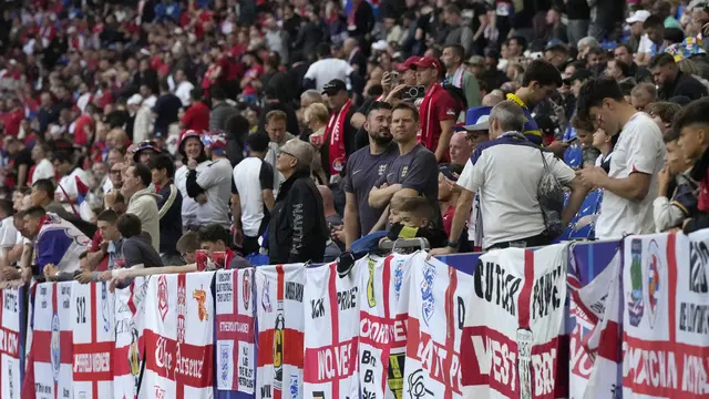 FOTO Suporter Inggris di Euro 2024