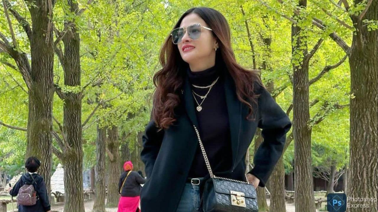 Potret Hesty Klepek-klepek Tampil Cantik Menawan Bareng Kedua Anaknya, Sering Dijuluki 'Hot Mom