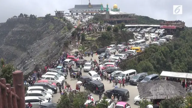 Libur panjang banyak warga Bandung dan luar Bandung memanfaatkannya dengan berlibur ke kawasan wisata Lembang. Akibatnya kemacetan panjang terjadi kawasan ini hingga 5 kilometer