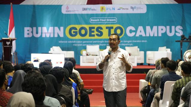 Staf Khusus Menteri BUMN, Arya Sinulingga di Kampus IT PLN yang berlokasi di Duri Kosambi, Jakarta Barat pada acara BUMN Goes to Campus, Senin (24/10).