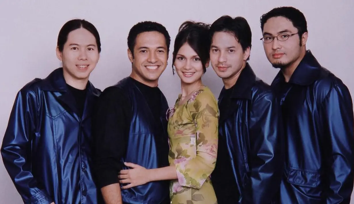 Begini penampakan Johandi Yahya, Luna Maya, Ari Sihasale, Ari Wibowo, dan Surya Saputra pada tahun 2003. (Foto: instagram.com/malibu62studio)