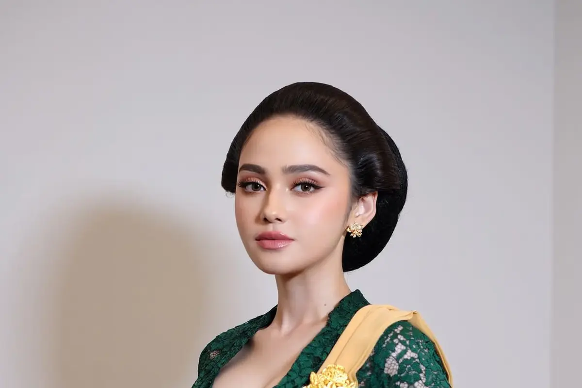 Pesona Ayu Syifa Hadju Jadi Bridesmaid Bersanggul Jawa dalam Balutan Kebaya