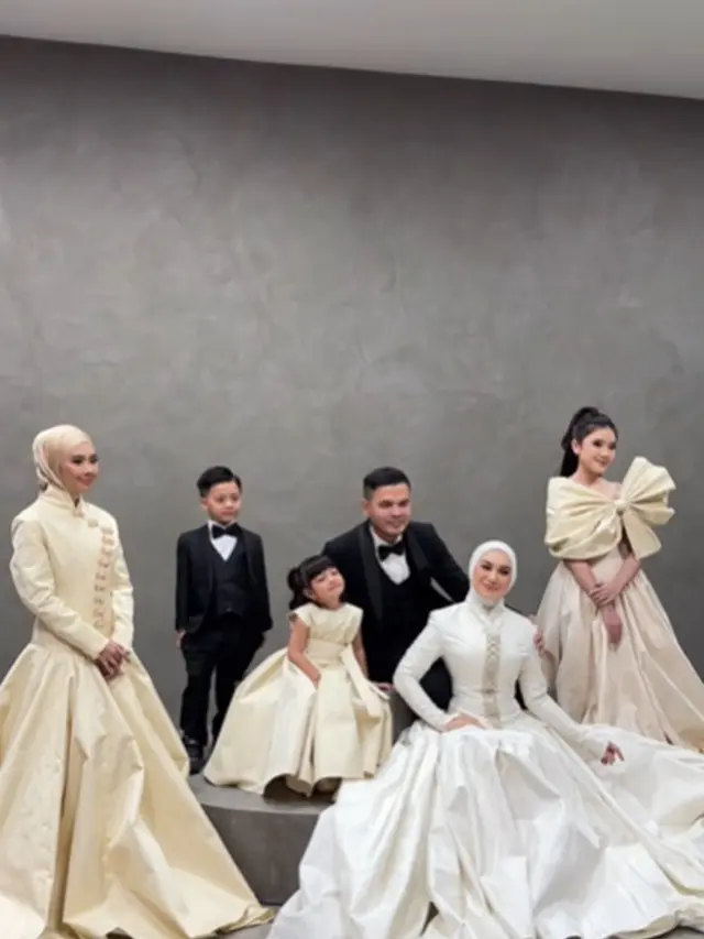 Photoshoot Irish Bella Bersama Keluarga