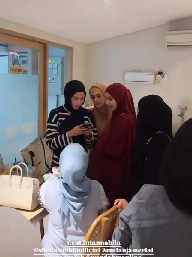 Cut Intan Nabila Didukung Artis