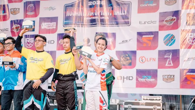 Pereli Cantik Diva Zahra Cetak Posisi Tertinggi Kelas Wanita di Kejurnas Sprint Rally 2025