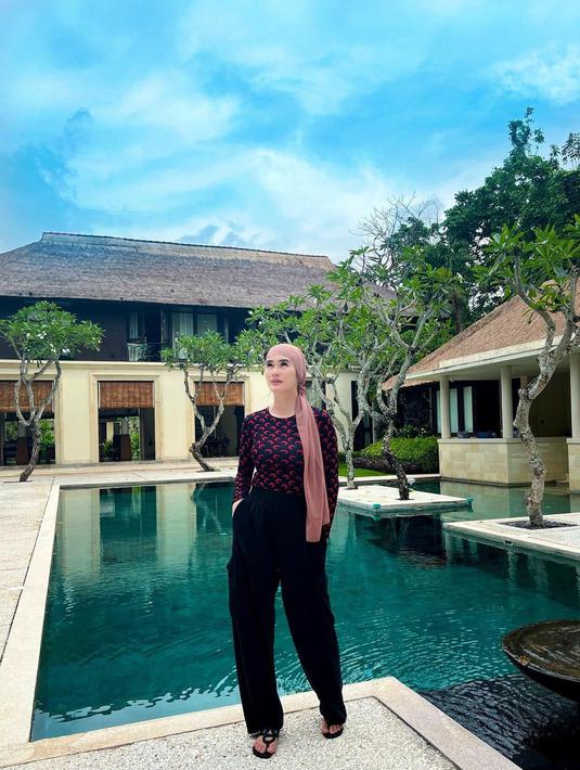 Sebaliknya, Stevie Agnecya tak banyak berkomentar atas tuduhan netizen. Sebaliknya, Netizen lain meminta agar Stevi tetap tenang dan tak menanggapi kritikan, karena mereka memaklumi jika Stevi masih belajar. (Liputan6.com/IG/@steviagnecya).