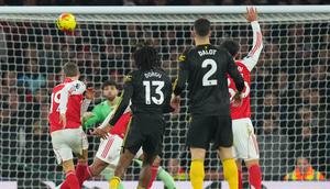 Patrick Dorgu (nomor 13) mencetak gol indah saat timnya, Manchester United (MU) bertamu ke markas Arsenal pada lanjutan Liga Inggris 2025/2026 di Emirates Stadium, Minggu (26/1/2026) malam WIB. (Mike Egerton/PA via AP)