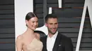 Rupanya setelah berlenggak-lenggok di acara Victoria’s Secret Fashion Show 2015 tersebut, Behati Prinsloo mendapat kejutan manis dari suami tercintanya, Adam Levine. (AFP/Bintang.com)