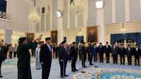 Presiden Prabowo Subianto melantik sejumlah menteri dan wakil menteri seperti Menpora dan Wamenaker di Istana Kepresidenan Jakarta, Rabu (17/9/2025). (Liputan6.com/Lizsa Egeham)
