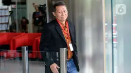 Mantan Direktur Utama PT Pelindo II, Richard Joost Lino (RJ Lino) memenuhi panggilan penyidik KPK di Jakarta, Kamis (23/1/2020). RJ Lino diperiksa sebagai tersangka kasus dugaan korupsi proyek pengadaan tiga unit Quay Container Crane (QCC) di PT Pelindo II. (merdeka.com/Dwi Narwoko)