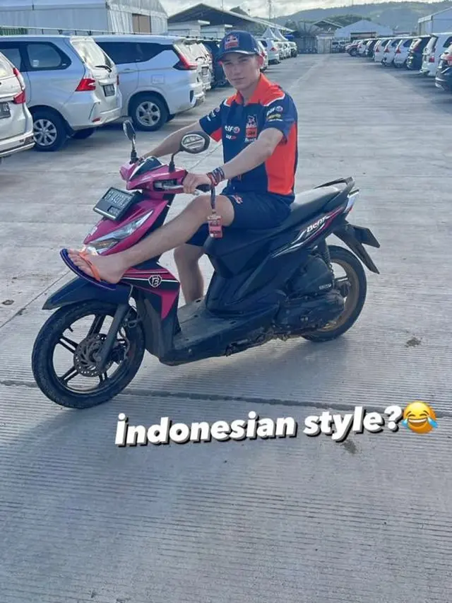 10 Momen Lucu Pembalap MotoGP Melokal di Lombok, Makan Nasi Putih Lauknya Nasi Goreng