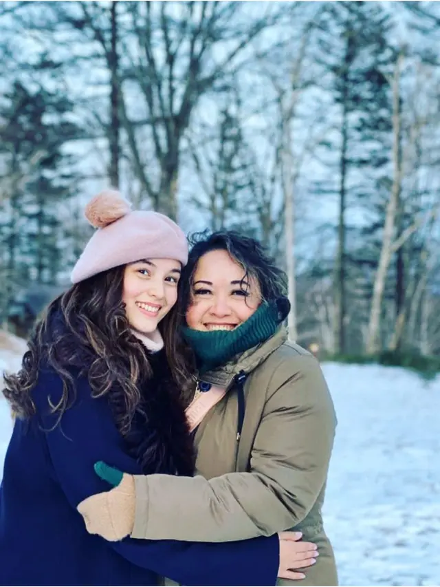Ucapkan Selamat Hari Ibu, Ini 6 Potret Kebersamaan Chelsea Islan dan Ibunda