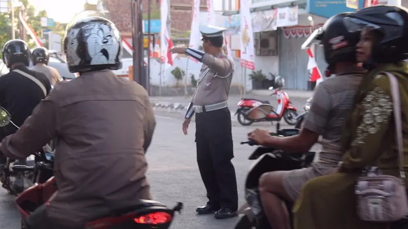 Pengaturan lalu lintas di titik ramai di Pemalang, Jawa Tengah. (Foto: Liputan6.com/Humas Polres Pemalang)