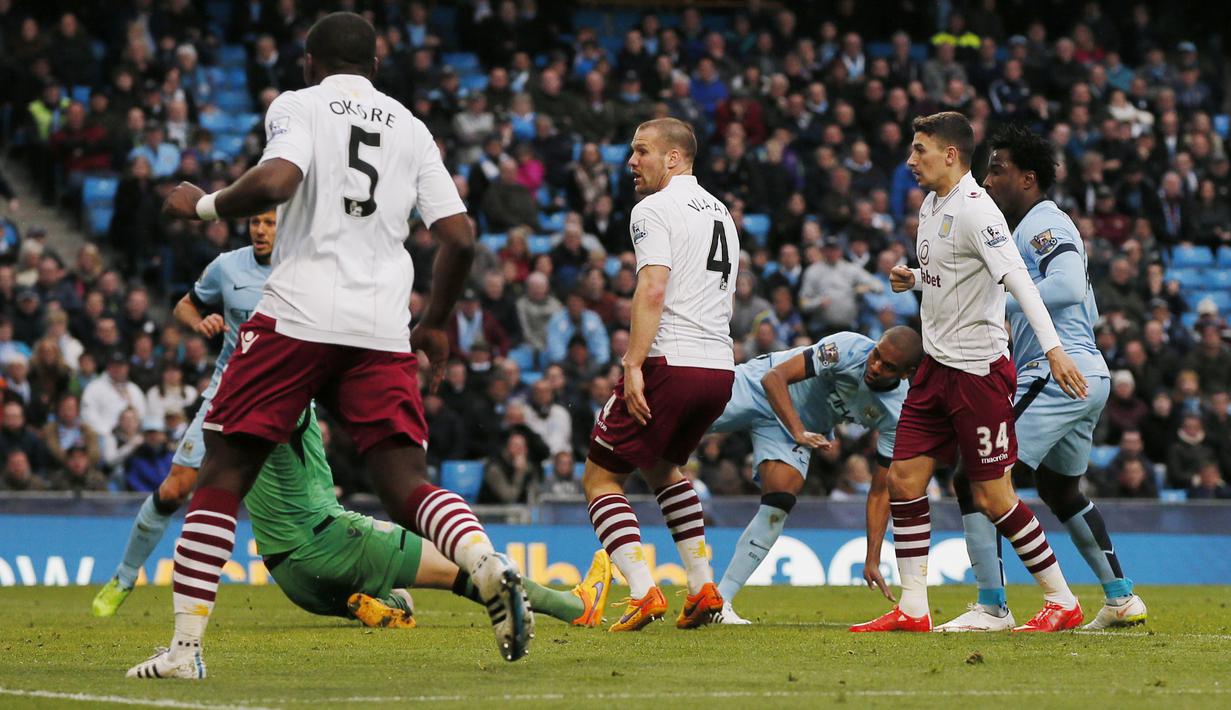 Gol! Fernandinho menjadi pahlawan kemenangan City berkat golnya jelang laga usai. (Reuters/Phil Noble Livepic)