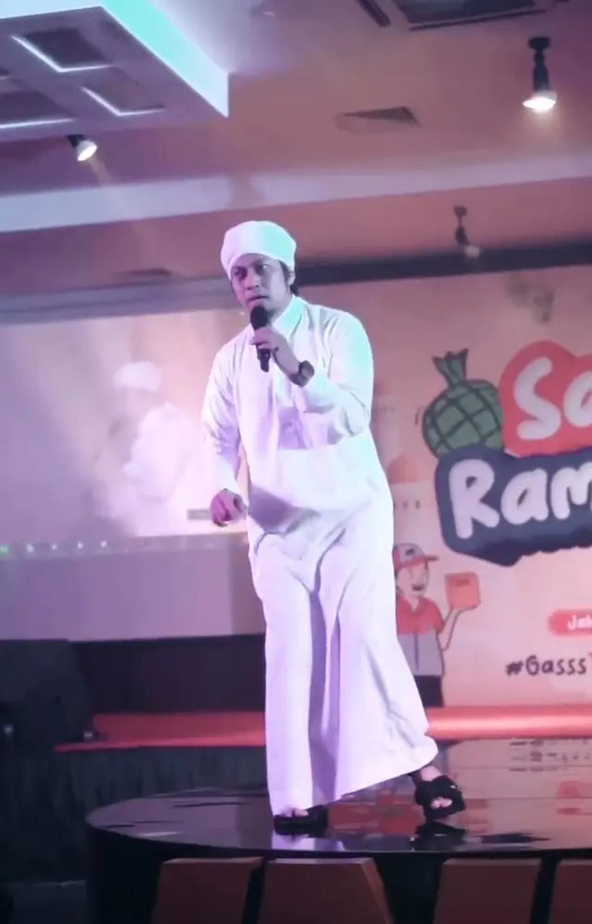 7 Potret Terbaru Sunu Matta Pelantun 'Ketahuan', Tetap Nyanyi Meski Jadi Ustaz