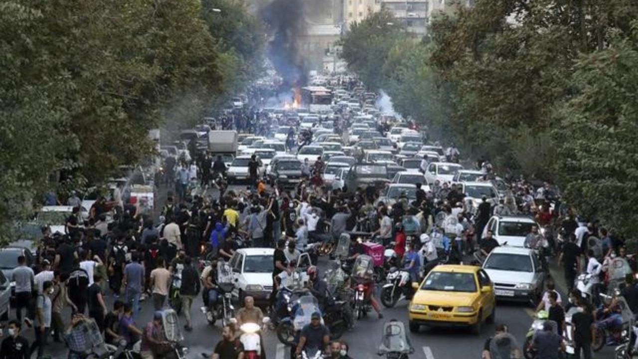 Iran Mencekam, Demonstrasi Tewaskan 544 Orang Kini Tetapkan 3 Hari Masa Berkabung & Beri Peringatan Keras buat AS