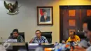 Sofian Affandi menyampaikan pemaparannya saat diskusi tentang UU ASN dan permasalahannya di Setneg, Jakarta, Selasa (23/1). Dalam diskusi tersebut membahas isu jual beli jabatan dalam aparatur sipil negara. (Liputan6.com/Angga Yuniar)