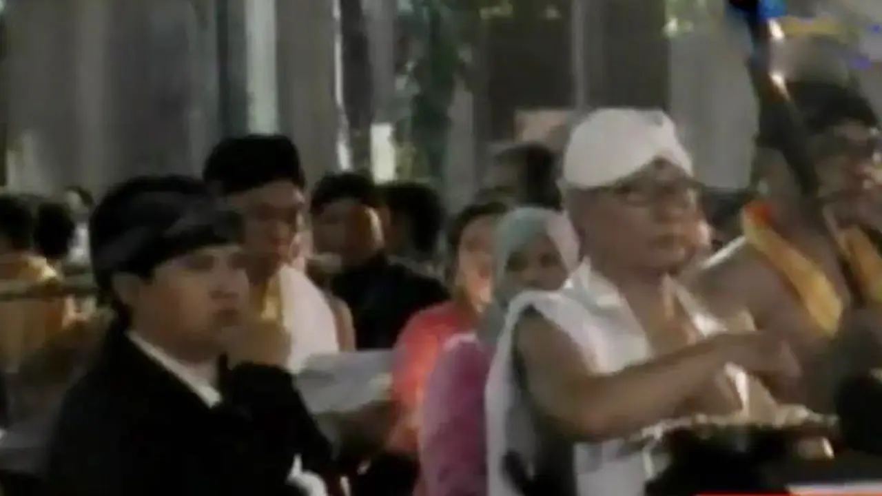 Korban Banjir Bandang hingga Ritual Membisu Sambut Harkitnas