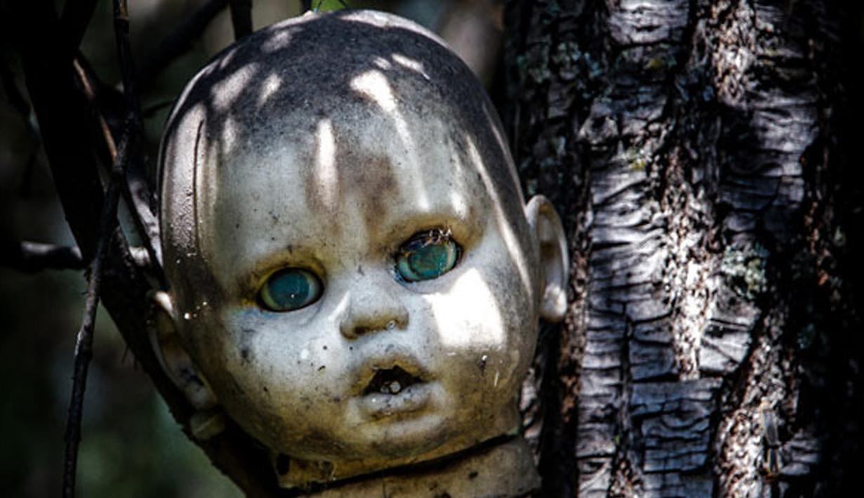 Setelah 50 tahun lamanya Santana menaruh boneka di pulau tersebut, secara misterius Santana ditemukan tewas oleh keponakannya sendiri pada 17 April 2001. Ia ditemukan tewas  di tempat  arwah bocah yang mengganggunya dulu tewas tenggelam. (Reuters)