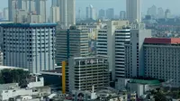 Penampakan gedung bertingkat di kawasan Jakarta Pusat, Jumat (15/5/2015).  Perlambatan ekonomi Indonesia di triwulan I tahun 2015 sebesar 4,7 persen dinilai para pengamat ekonomi sangat mengkhawatirkan. (Liputan6.com/Faizal Fanani)