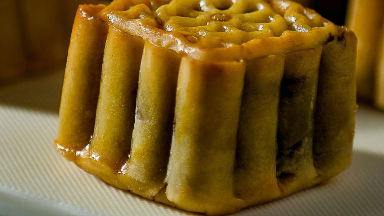 Resep Kue Bulan Isi Kacang Hijau, Sajian Khas Saat Imlek