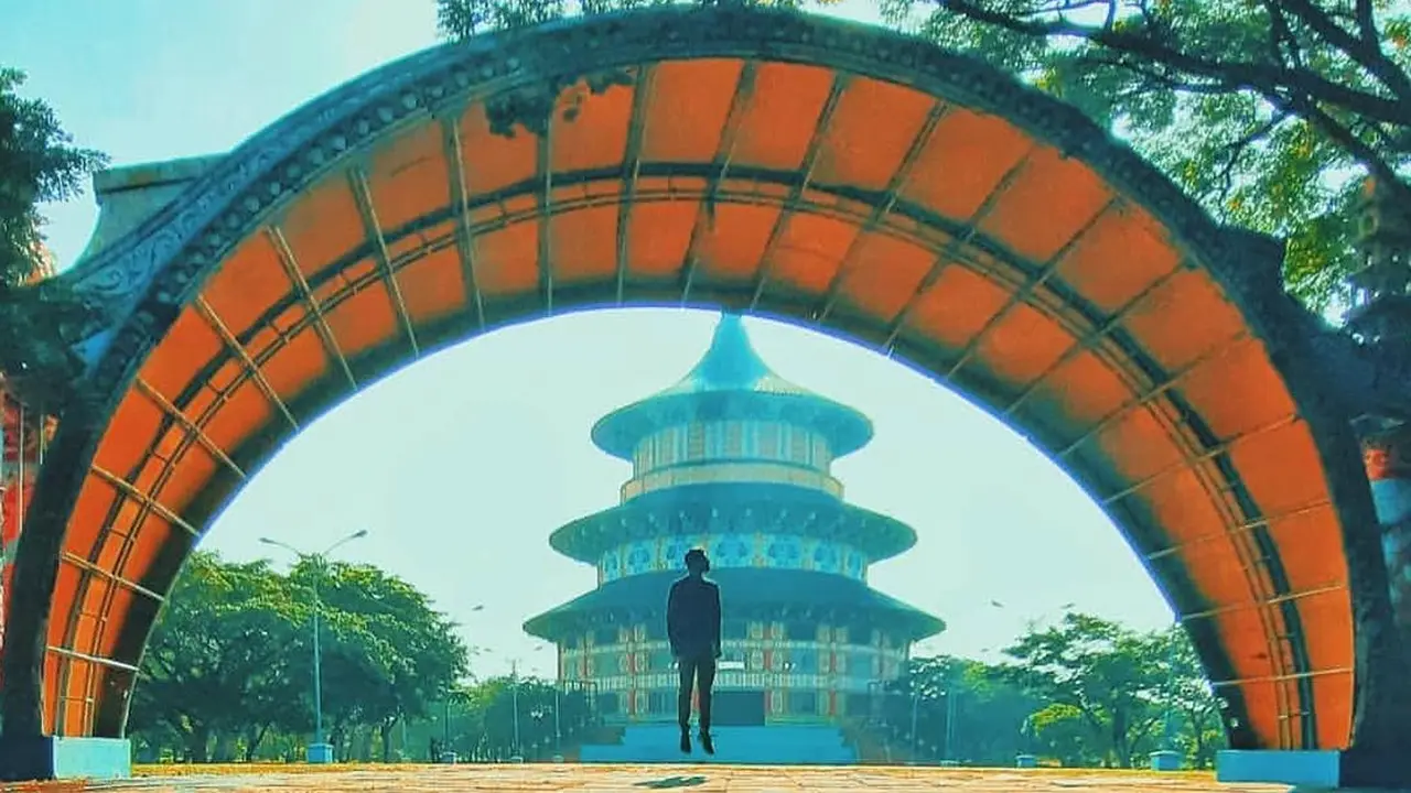 6 Spot Foto di Pagoda Tian Ti Surabaya yang Instagramable