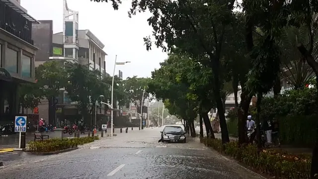 Banjir di depan Apartemen Kemang Mansion, Jalan Kemang Raya, Jakarta Selatan