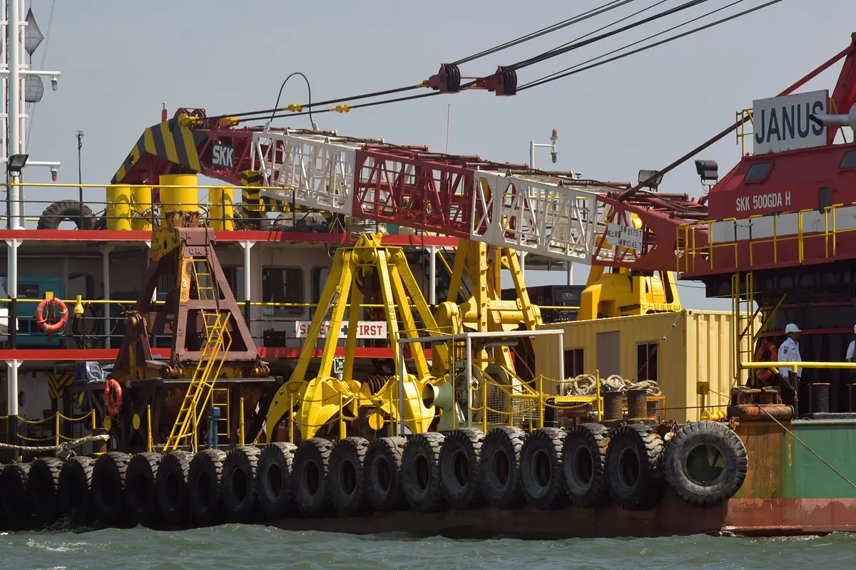 Proyek Pengerukan di Tanjung Mas
