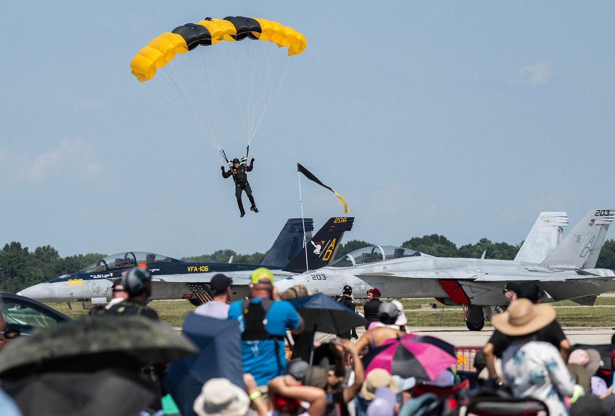 FOTO: Aksi Thunderbirds AU AS Hibur Penonton di Langit Maryland