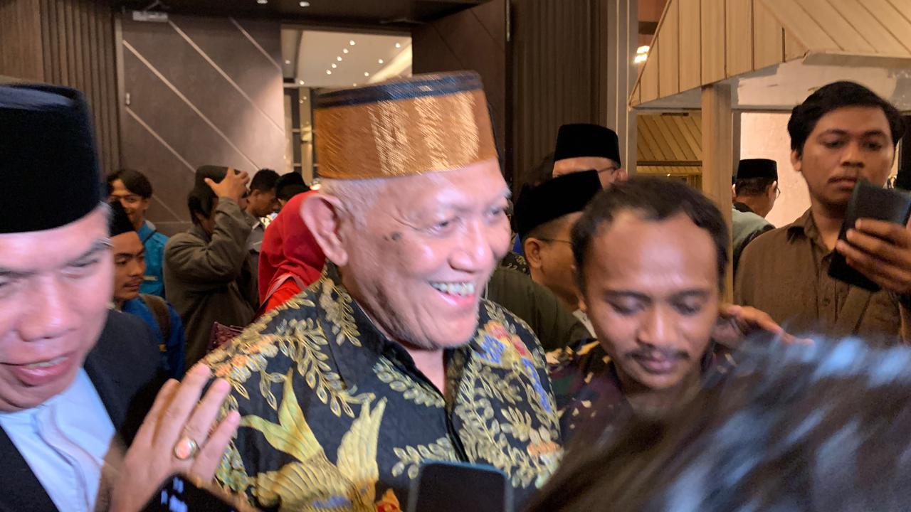 Calon Ketua PBNU KH Abdul Hakim Mahfudz saat menghadirisilaturahmi dan Qanun Asasi dengan warga Nahdliyin di Hotel Claro Makassar.