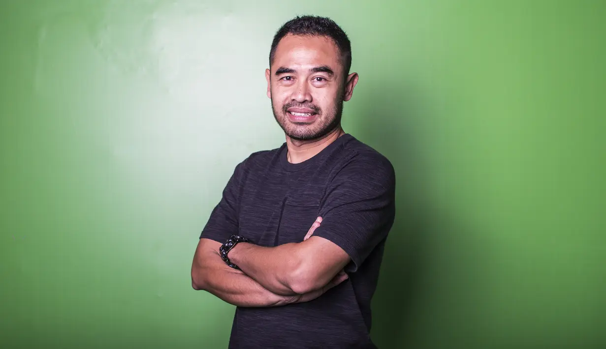 Mantan pemain Timnas Indonesia, Ponaryo Astaman, saat hadir pada Indonesian Soccer Awards 2019 di Studio Indosiar, Jakarta, Jumat (10/12). Acara ini diadakan oleh Indosiar bersama APPI. (Bola.com/Yoppy Renato)