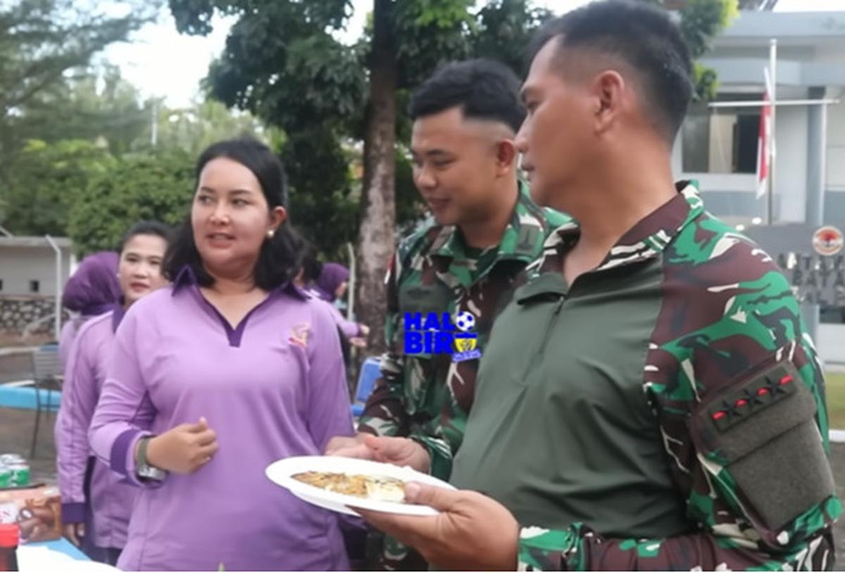 Seru Momen Letjen TNI Kunto & Istri Santap Sambal Khas Marinir di Pulau Nipa Perbatasan SingapuraSeru Momen Letjen TNI Kunto & Istri Santap Sambal Khas Marinir di Pulau Nipa Perbatasan Singapura