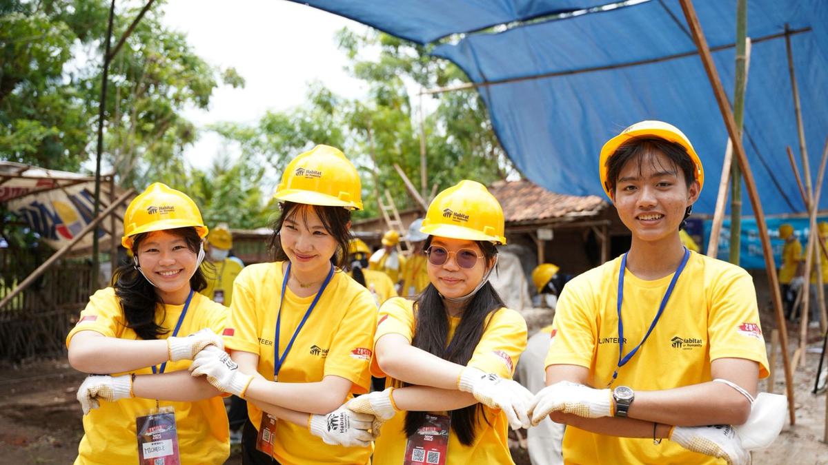 Semangat Ratusan Pemuda Gotong-royong Bangun Rumah untuk Keluarga Berpenghasilan Rendah