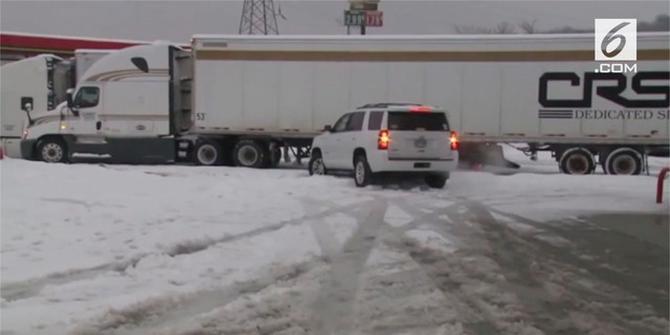 VIDEO: Badai Salju Terparah di AS, Ratusan Kecelakaan Terjadi
