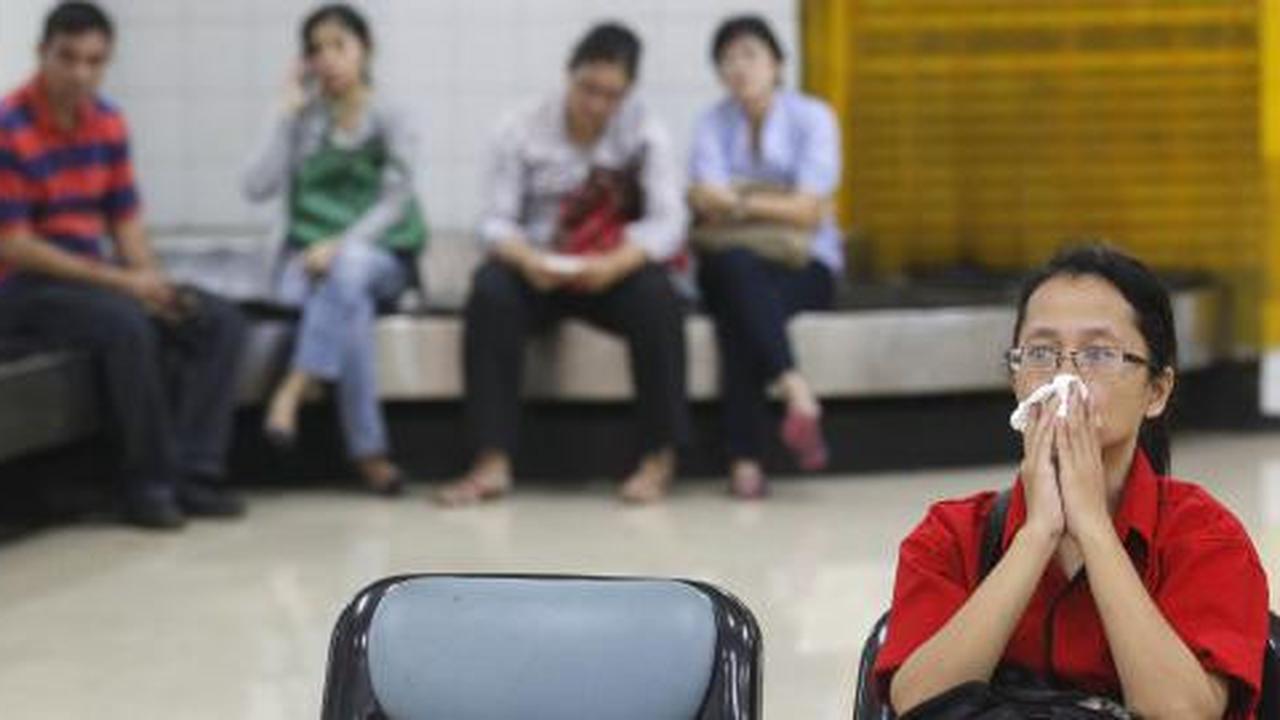 Keluarga korban histeris lihat proses evakuasi di TV