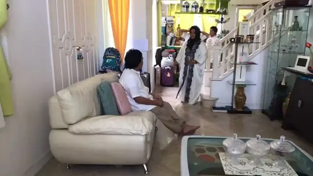 7 Potret Rumah Komeng, Dua Rumah Jadi Satu dan Punya Mushala Pribadi