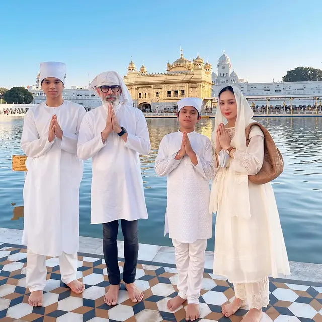 6 Gaya Bunga Zainal Ikut Suami Jalani Ibadah Sikh di India, Tampil Anggun Berkerudung