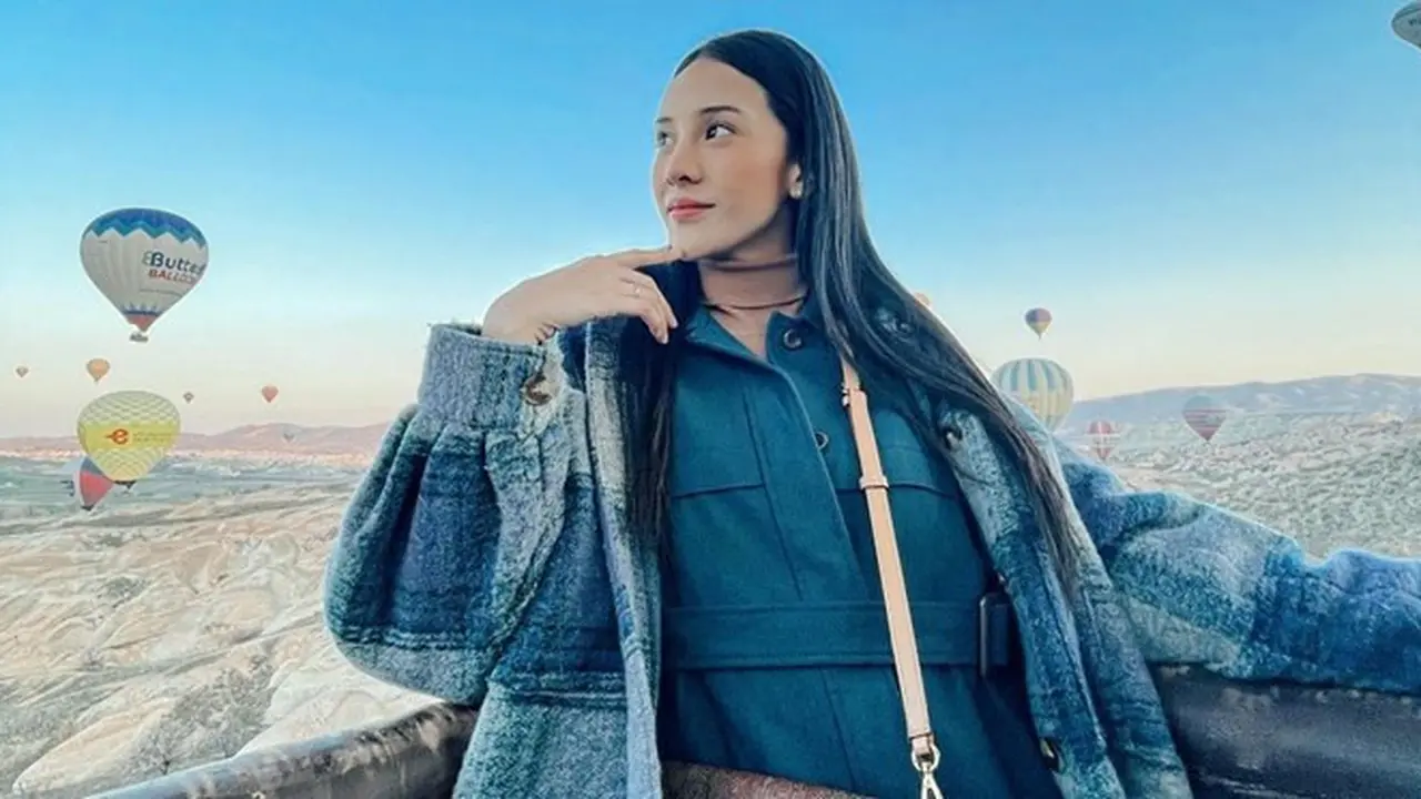 6 Potret Anya Geraldine Liburan ke Cappadocia, Netizen Ungkit Serial Layangan Putus