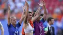 Italy's players greet their fans after loosing to Netherlands in the Women's World Cup quarterfinal soccer match between Italy and the Netherlands in Valenciennes, France, Saturday, June 29, 2019. (AP Photo/Francisco Seco)