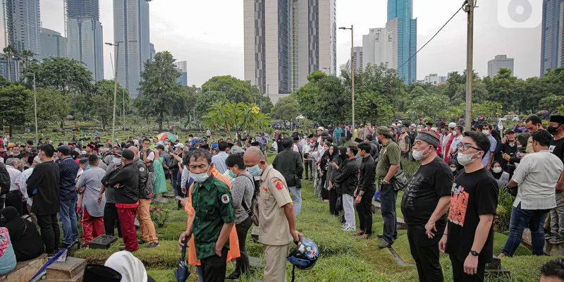 Warga Ramai Hadiri Pemakaman Haji Lulung di TPU Karet