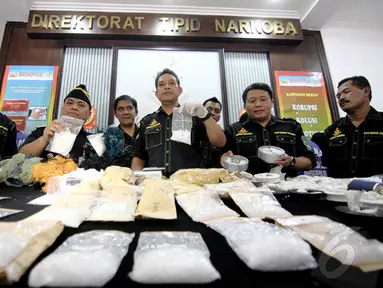 Direktorat Tindak Pidana Narkotika Mabes Polri berhasil mengungkap penyeludupan 4,3 Kg sabu (Liputan6.com/Faizal Fanani)