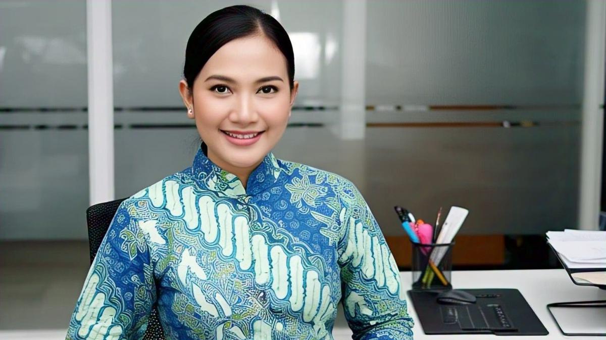 Tampil Modis di Kantor dengan 5 Model Baju Batik Tunik Ini