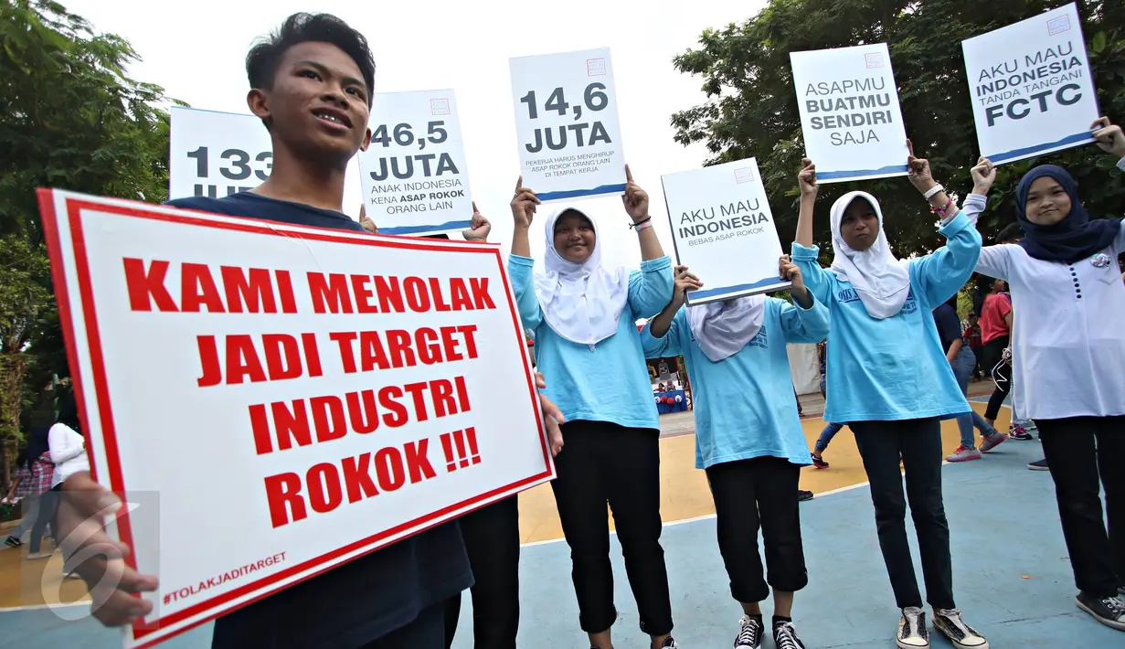 Siswa SMP dari perwakilan delapan sekolah di Jakarta dan Bandung mengikuti kegiatan bertajuk 'Sekolah Tanpa Advertensi Rokok (STAR): Menolak Diam' di Taman Menteng, Jakarta, Sabtu (21/11). (Liputan6.com/Immanuel Antonius)
