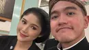 <p>Kaesang Pangarep dan Erina Gudono sedang berada di Mangkunegaran Solo untuk mengikuti Kirab 1 Suro. [Foto: Instagram/erinagudono]</p>