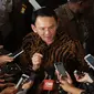 Gubernur DKI Jakarta, Basuki Tjahaja Purnama menjawab pertanyaan usai membacakan gugatan pasal aturan cuti kampanye UU Pilkada di Mahkamah Konstitusi, Jakarta, Rabu (31/8). Ahok mengajukan uji materi pasal 70 ayat 3. (Liputan6.com/Helmi Fithriansyah)