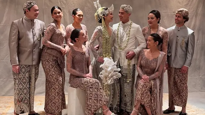 7 Potret Bridesmaid dan Groomsmen di Pernikahan Alyssa Daguise dan Al Ghazali, Dari Anggun dengan Kebaya hingga Macho dengan Setelan Jas