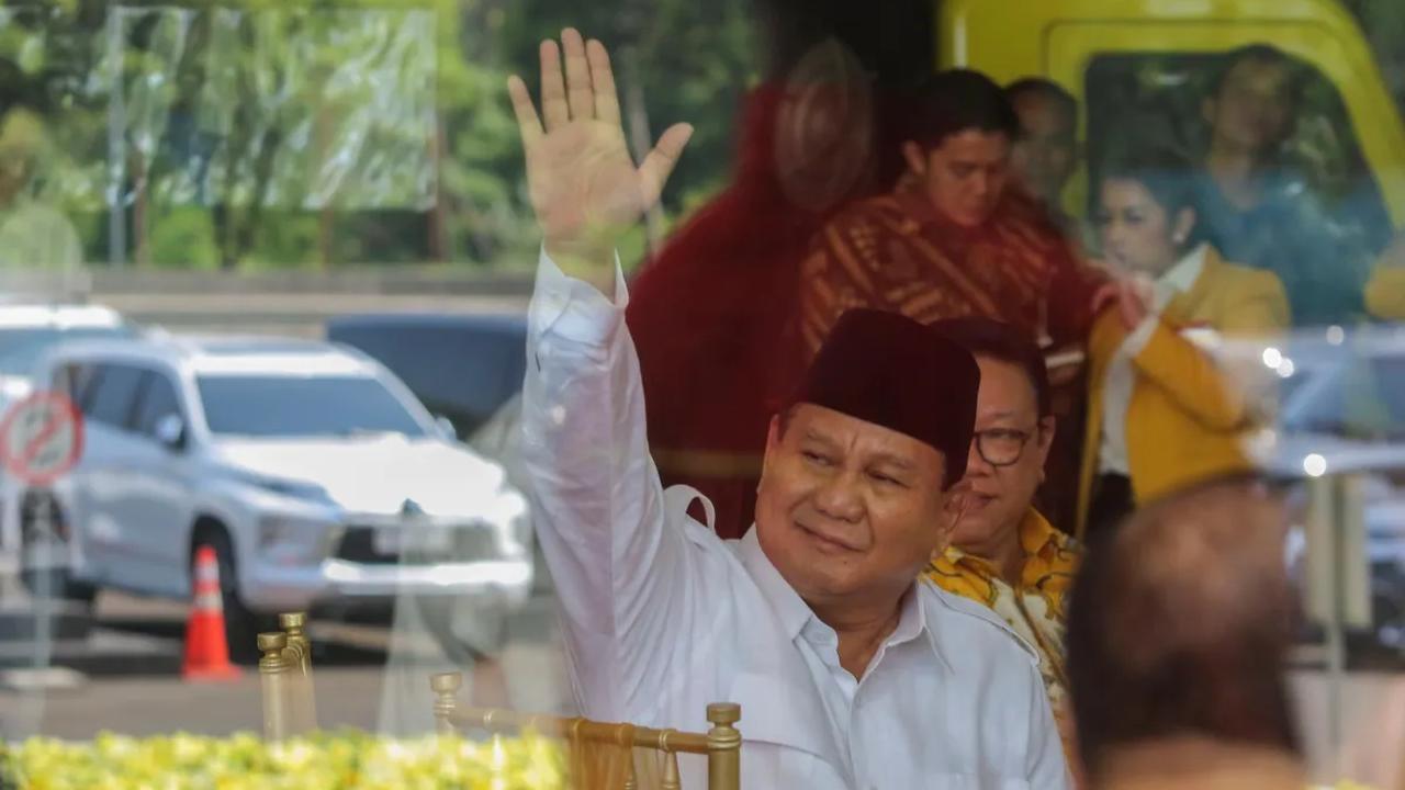 Namun, Prabowo menyebut keputusan itu akan diputuskan pada rapat para ketua umum partai politik yang tergabung dalam KIM pada sore hari ini.<br>
