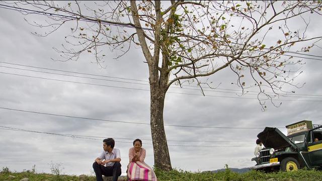 Cut Mini dalam film Athirah (Foto: Miles Films/IMDB)