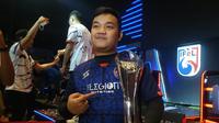Ferry Gumilang yang memakai Arema FC berhasil meraih gelar juara di Oxtrade IFeLeague 1. Pada grand final, Ferry sukses membawa Arema menang dalam tiga gim melawan Persiraja Banda Aceh. (dok. Oxtrade IFeLeague 1)